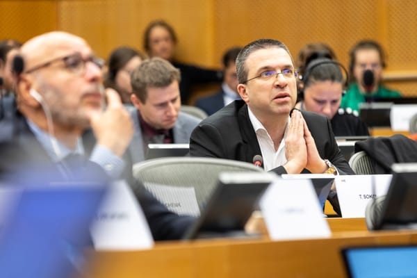 MEPs rally behind Sokol’s report on Critical Medicines